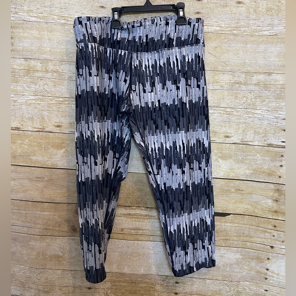 Calvin Klein performance cropped pants 🛍